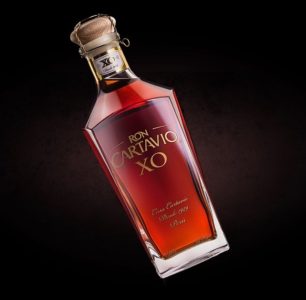 Ron Cartavio XO 18 Anos Rum Review by the fat rum pirate