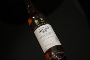 Berry Bros & Rudd 26 Year Old Uitvlugt Rum Exclusive to the Whisky Barrel review by the fat rum pirate